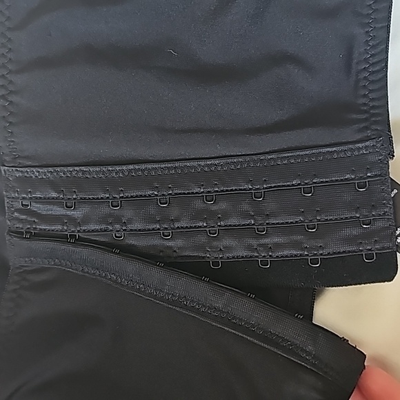 Garter Belt - Picture 4 of 4